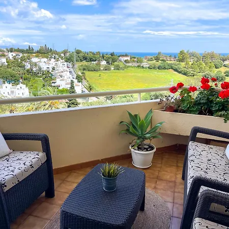 Modern Apartment With Terrace - 2 Min From The Beach Estepona Exterior photo